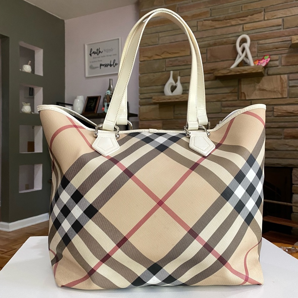 ❤️Burberry Beige and Black Checkered Tote